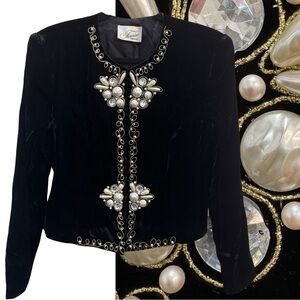 Beautiful Farinae Collections Black Velvet Tuxedo Style Embellish Jacket 14